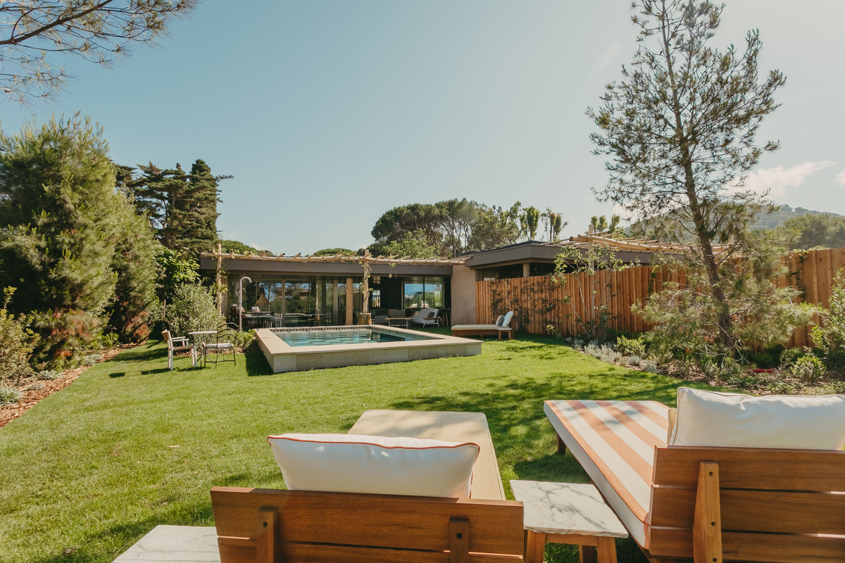 lilyofthevalley hotel image
